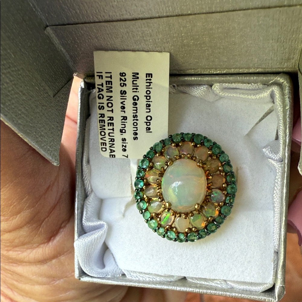 Opulent Opal and Green Gemstone Ring - Picture 11 of 11